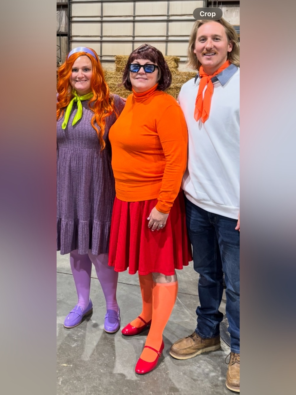 Women's Scooby Doo VELMA costume. Includes all shown. Wmn's XL (14) size 9 shoe